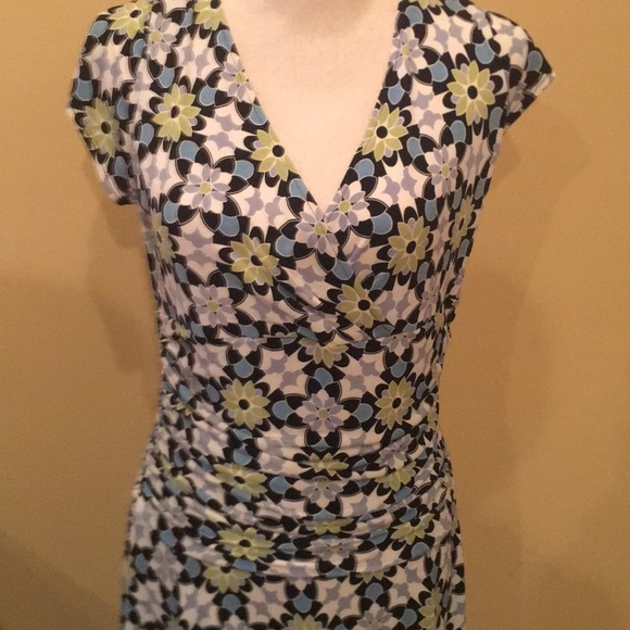 Very Flattering Van Heusen Flower Dress - Picture 2 of 3